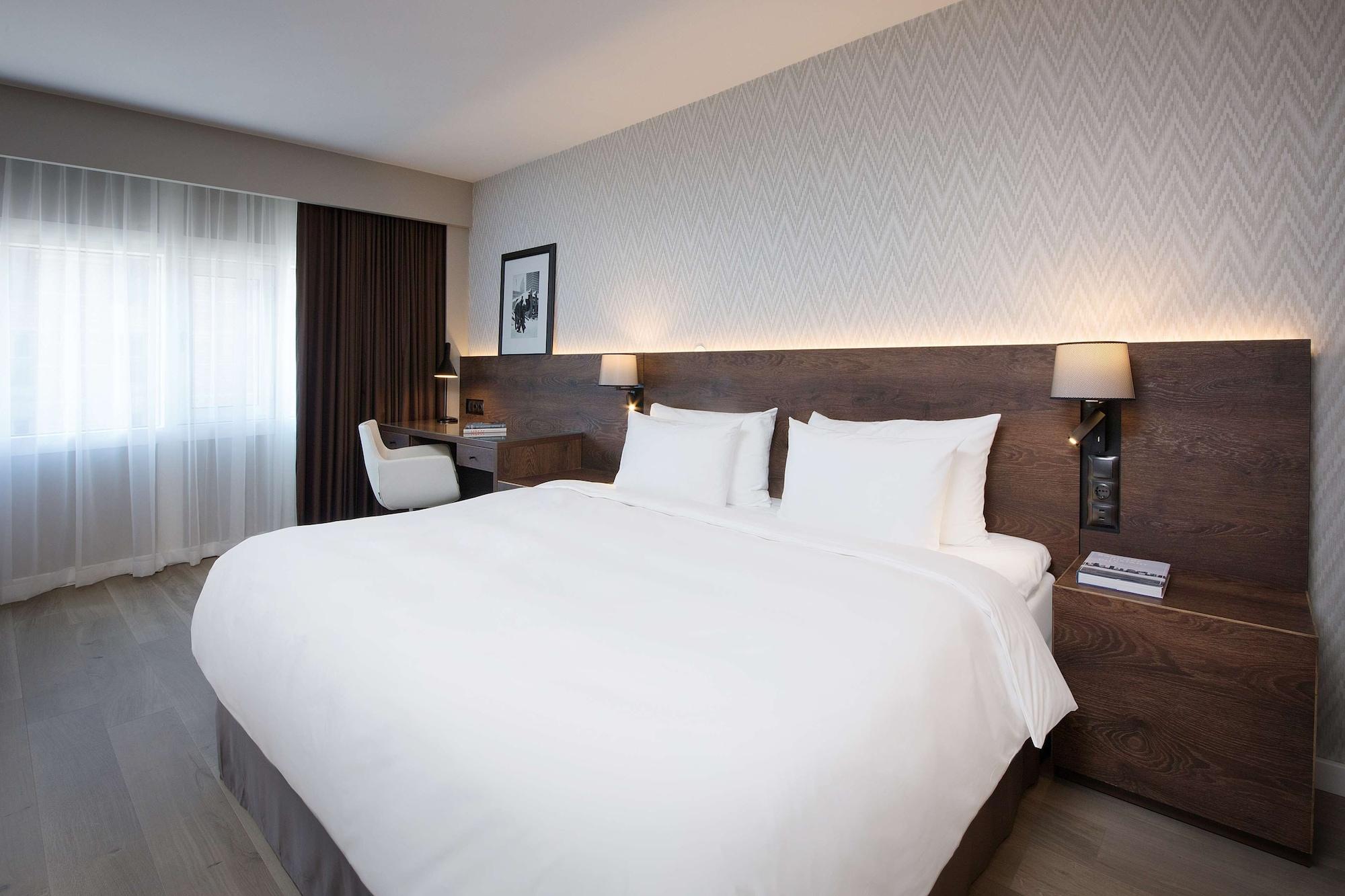 Radisson Blu Plaza Hotel,