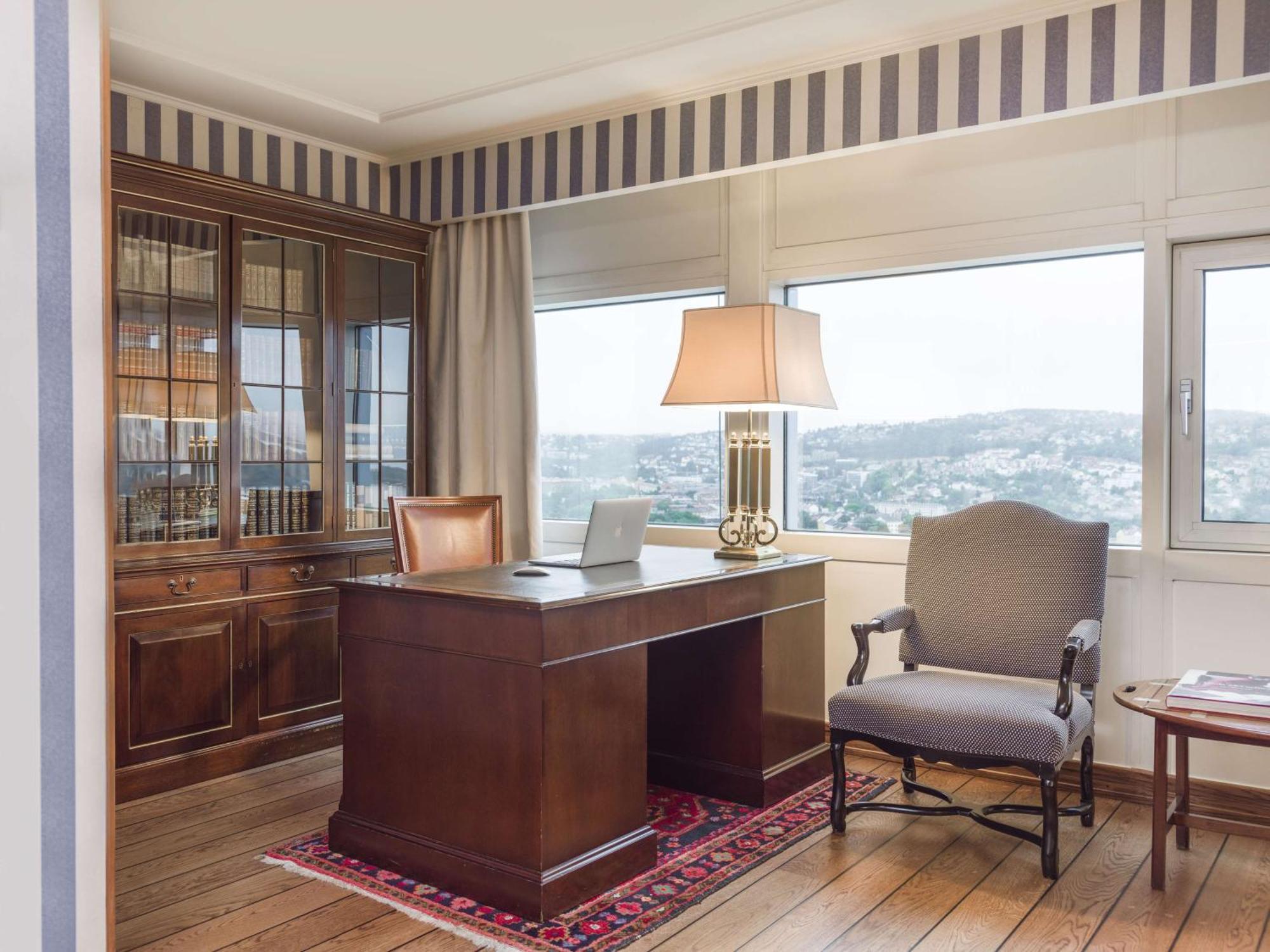 Hotel Radisson Blu Plaza Hotel, 4*